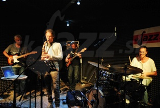  CROSSING BORDERS QUARTET  