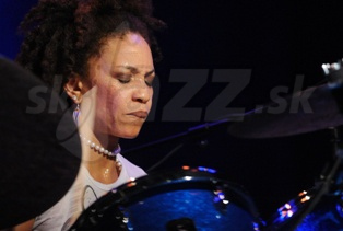  CINDY BLACKMAN  