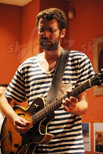  DAVID DORŮŽKA  