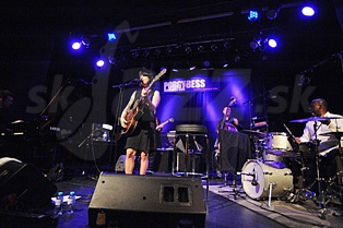  TÉREZ MONTCALM & BAND  