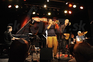  AMBROSE AKINMUSIRE QUINTET  