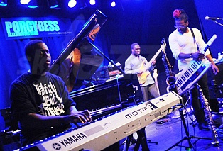  ROBERT GLASPER TRIO  