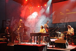  ZUZANA LAPČÍKOVÁ QUINTET  