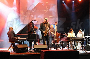  ZUZANA LAPČÍKOVÁ QUINTET  