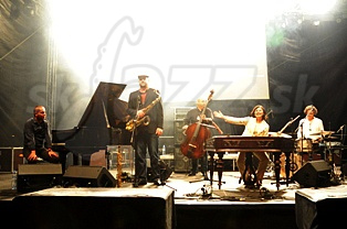  ZUZANA LAPČÍKOVÁ QUINTET  