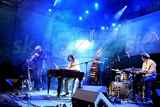  ZUZANA LAPČÍKOVÁ QUINTET  