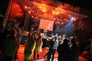  DANCIND IN THE RAIN  