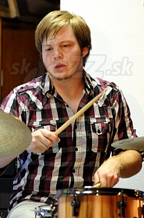  ROLAND  