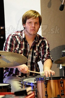  ROLAND  
