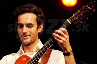 JULIAN LAGE