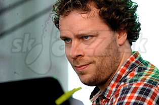  TOBIAS BACKHAUS  