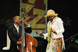  KENNY + DEE DEE  