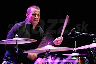  MARTIN VALIHORA  