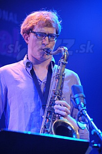  DAN  