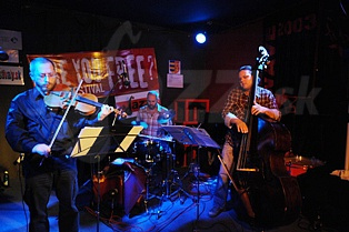 SZILÁRD MEZEI TRIO
