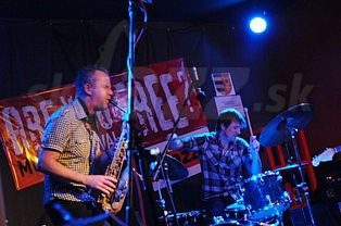  PETTER + STALE  