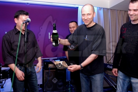 ...A KRST NOVÉHO ALBUMU SAMOTNÝ