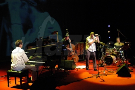 DAN BÁRTA & ROBERT BALZAR TRIO