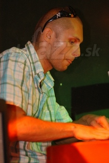  TOMÁŠ