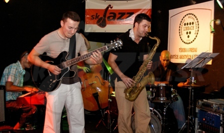 CELÝ BAND