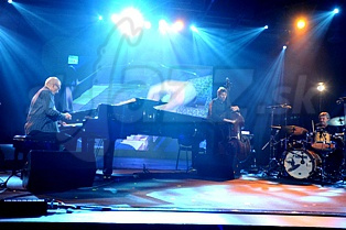  EMIL VIKLICKÝ TRIO  