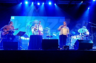  DIANNE REEVES & BAND  