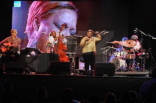  DIANNE REEVES & BAND  