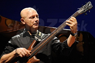  YURI DANIEL  