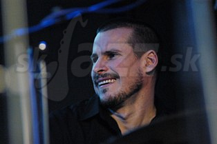  MARTIN VALIHORA  