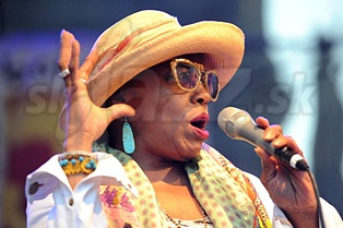 DEE DEE BRIDGEWATER