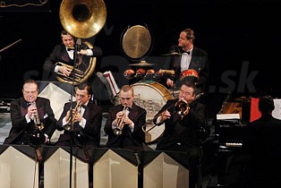  BRATISLAVA HOT SERENADERS  