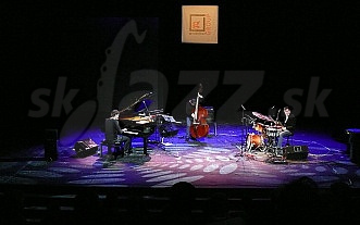  RPOBERT BALZAR TRIO  