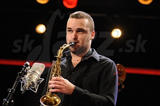  TOMS  