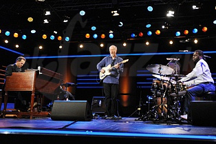 JOHN SCOFIELD ORGANIC TRIO  