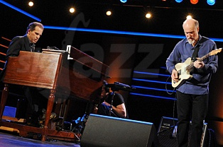  LARRY + JOHN  