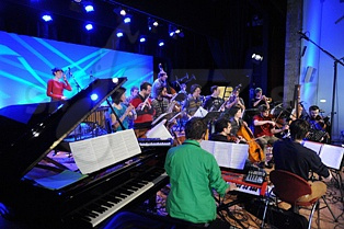  ANDROMEDA MEGA EXPRESS ORCHESTRA  