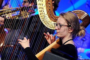  ANNA VIECHTL  
