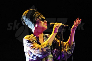  MELODY GARDOT  