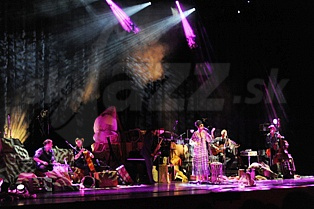  MELODY + BAND  