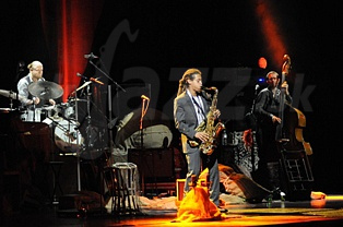  BAND  