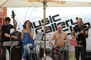  VLADIMÍRA KRČKOVÁ & BAND  