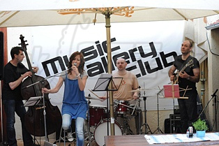  VLADIMÍRA KRČKOVÁ & BAND  