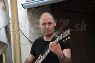  ADAM  