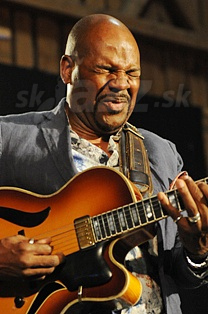  BOBBY BROOM  