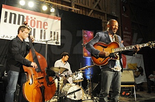  BOBBY BROOM TRIO  