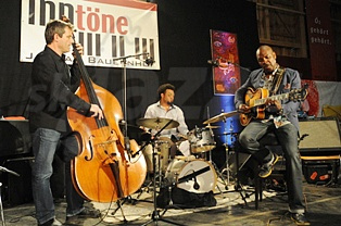  BOBBY BROOM TRIO  