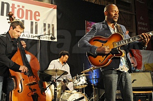  BOBBY BROOM TRIO  
