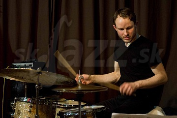  TOMÁŠ HOBZEK  