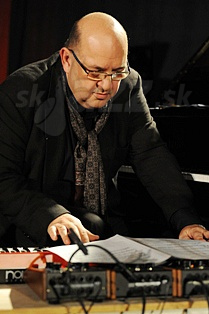  ULI RENNERT  