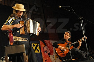  RENATO + DANIEL  
